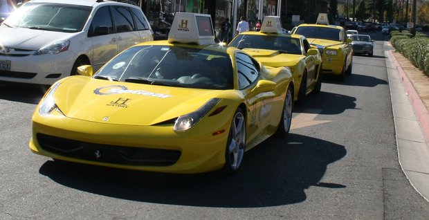 Полиция на Lamborghini, маршрутка - в лимузине: роскошные авто на социальной службе