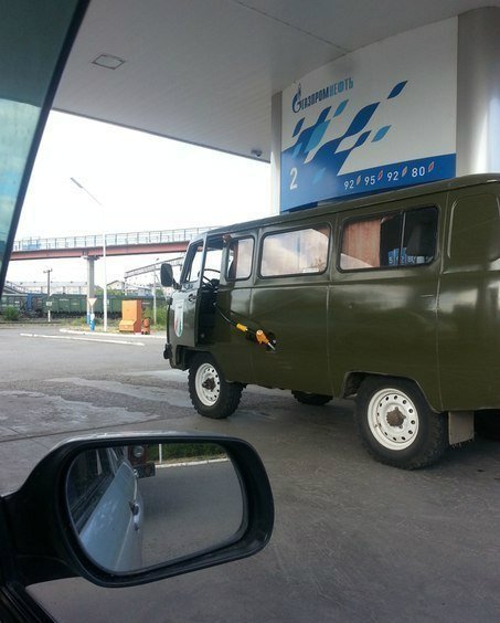 \"Везу пингвинов - не гудеть, пугаются!\" - подборка автоприколов