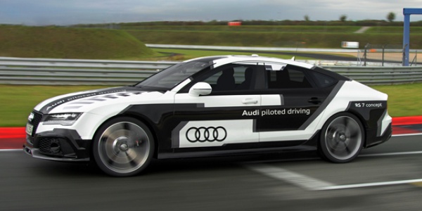 Самый быстрый беспилотник Audi RS7 испытали на гонках