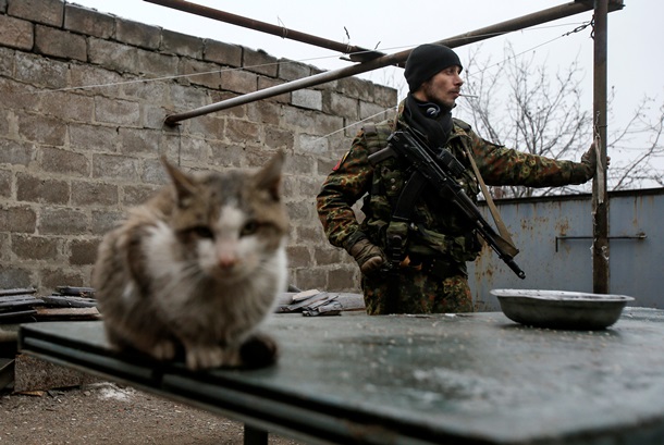 Как живет Донецк сегодня: разрушения и очереди за финансовой помощью. ФОТО