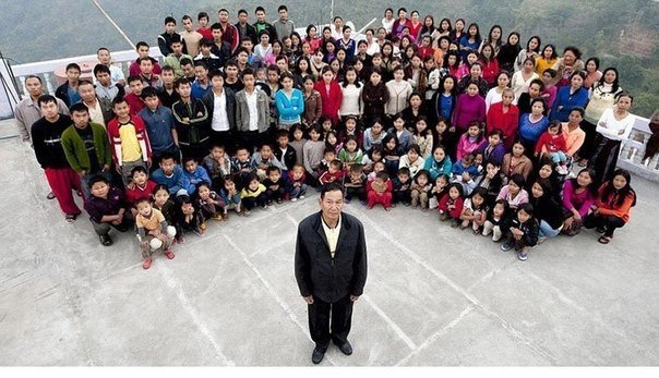 Самая большая в мире семья — 39 жен, 94 ребенка и 33 внука. ФОТО