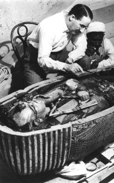 Вскрытие саркофага Тутанхамона, 1924 год. ФОТО