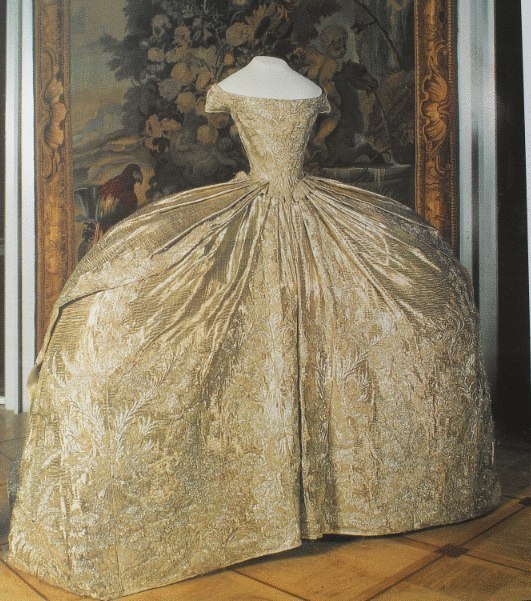 Свадебное платье будущей императрицы Екатерины II. ФОТО