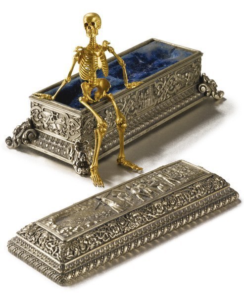 Золотой скелет в серебряном саркофаге работы одесского ювелира был продан за $350.000. ФОТО