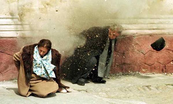 Момент расстрела Николае и Елены Чаушеску, 1989 г. ФОТО