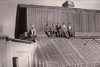 Последнее фото семьи Николая II в Тобольске. Апрель 1918 г.