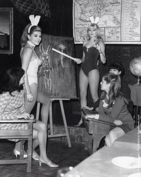 Учебный класс для потенциальных зайчиков Playboy, 1965 г. ФОТО