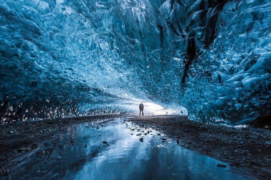 Ледяная пещера гигантского ледника Vatnajokull в Исландии. ФОТО