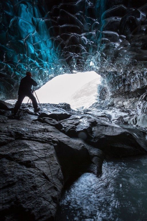Ледяная пещера гигантского ледника Vatnajokull в Исландии. ФОТО