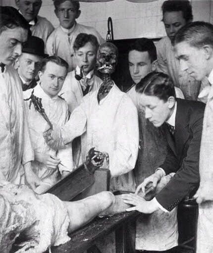 Забавы студентов-медиков в Академии хирургии. Копенгаген, 1910 г. ФОТО