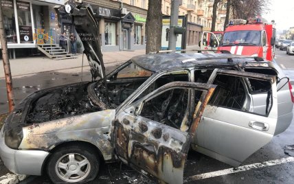 Главное не унывать: позитивный владелец сгоревшего авто в Харькове повеселил сеть (видео) Главное не унывать: позитивный владелец сгоревшего авто в Харькове повеселил сеть (видео)