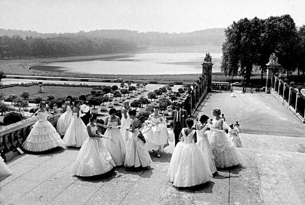 Репетиция бала в садах Версальского дворца, 1958 г. Фото