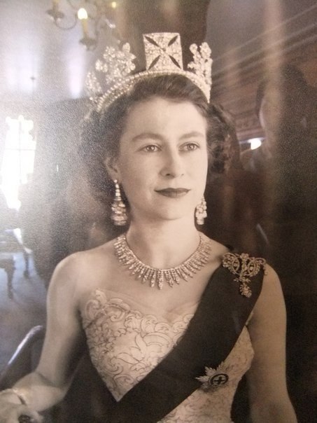 Совсем еще юная Королева Елизавета Вторая. ФОТО