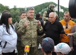 Порошенко представил в Донбассе мирный план 