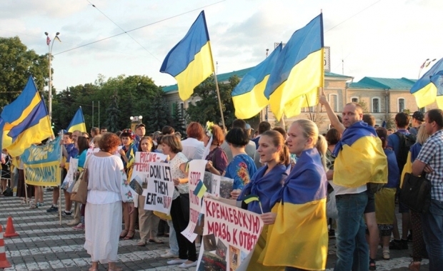 В Харькове проукраинские активисты подрались с антимайдановцами