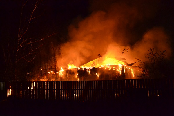 В Одессе из-за фейерверка загорелось 4 дома. ВИДЕО