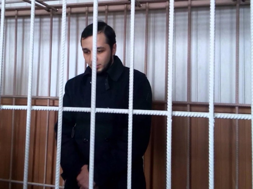 Порвавшему портрет Порошенко активисту дали 4,5 года тюрьмы