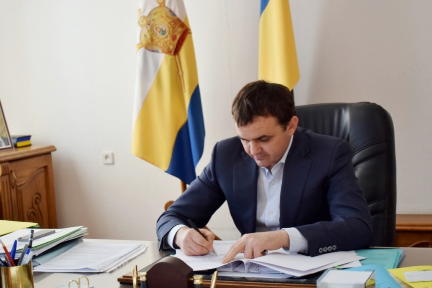 Мериков подписал распоряжение о декоммунизации
