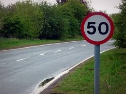 Скорость движения автомобилей хотят ограничить до 50 км/ч