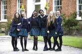 Девочкам в 40 школах Англии запретили юбки - чтобы не огорчать трансгендеров
