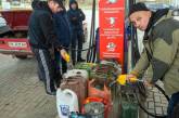 До 100 гривень за літр. Що в Україні відбувається з автомобільним паливом