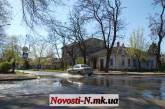 Сегодня в центре Николаева бил канализационной фонтан
