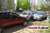 В центре Николаева «Шкода» ударила сразу два припаркованных автомобиля