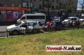 Возле Центрального рынка в Николаеве столкнулись три автомобиля