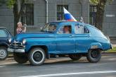 Николаев встретил участников автопробега, колесящих по городам-героям на стареньких «Победах»