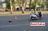 В центре Николаева мотоциклист влетел в открытый люк. Пострадавший в больнице