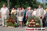 В Николаеве власть и оппозиция «отметились» у памятника Шевченко