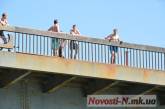 В Николаеве открылся сезон прыжков с «моста смерти»