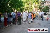 Жители старейшей в Николаеве девятиэтажки вышли отстаивать свой подвал