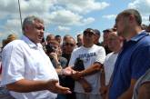 В Николаеве митингуют дальнобойщики: выступают против плохих дорог и коррупции 