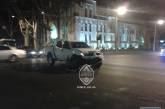 Пассажирский микроавтобус перевернулся на оживленном перекрестке в центре Одессы