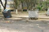 Жители Ленинского района жалуются на зловонные лужи во дворе