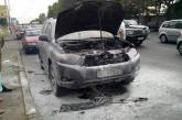 Внедорожник в Одессе загорелся на ходу и сгорел дотла 