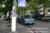 Как паркуются в Николаеве: пешеходный переход для «Тундры» не препятствие