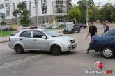 В центре Николаева столкнувшиеся автомобили заблокировали движение трамваев