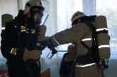 Николаевские спасатели тренировались тушить пожар в городской больнице №3