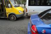 В Николаеве «маршрутка» врезалась в микроавтобус, а тот ударил «Volkswagen»