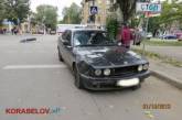 В Николаеве девушка на BMW сбила двух парней на мопеде