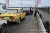 На мосту в Николаеве столкнулись четыре автомобиля