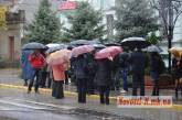 В Николаеве жители под дождем пикетировали прокуратуру, протестуя против «Охоты» ВИДЕО