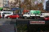 Осторожно, «Данон» на дороге: в центре Николаева грузовик с йогуртами въехал в «Митцубиши»