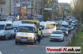 В Николаеве возле Центрального рынка столкнулась маршрутка и легковушка. Движение затрудненно