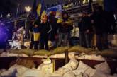 "Евромайдановцы" за ночь возвели 5-метровые баррикады