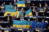 Депутаты Европарламента развернули украинские флаги в сессионном зале