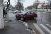 В центре Николаева иномарка столкнулась с автомобилем «Николаевоблэнерго»