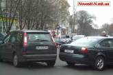 В Николаеве столкнувшиеся автомобили полностью заблокировали движение по ул. Шевченко